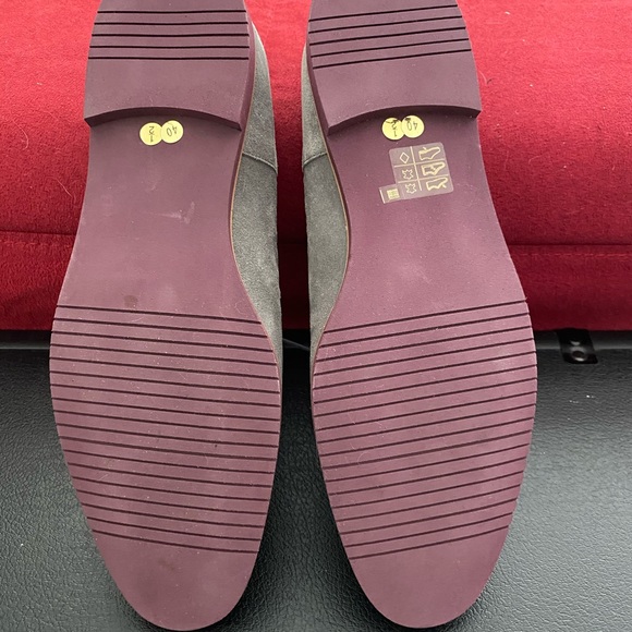 Manolo Blahnik Grey Suede Oxfords - Picture 4 of 6